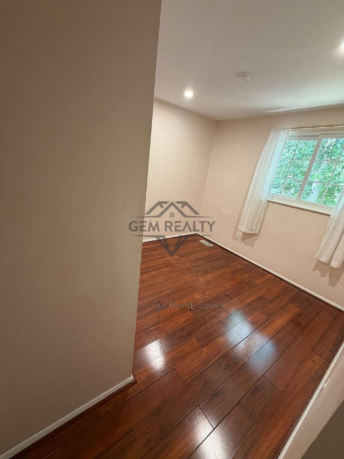 Move-In Ready 3BR Townhome in Rollingwood Village – Fenced Yard, Finished Basement! property image