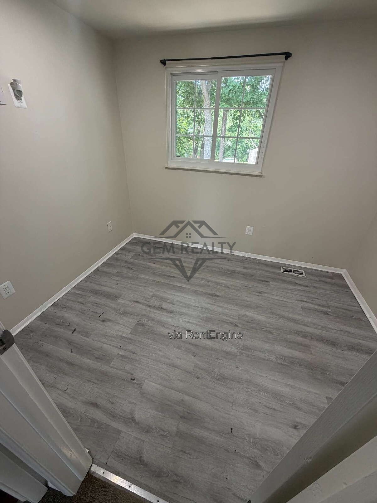 Move-In Ready 3BR Townhome in Rollingwood Village – Fenced Yard, Finished Basement! property image