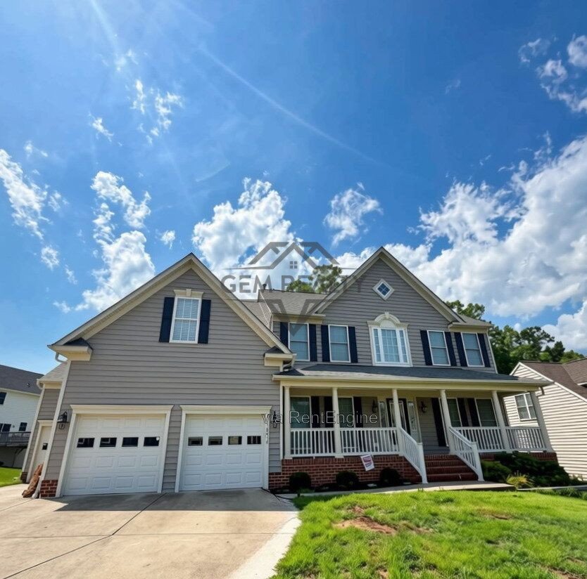 Luxurious, two level. 5-Bed Oasis with 4.5 Baths & Expansive 3,745 Sq Ft at 10410 Silver Creek Court! property image