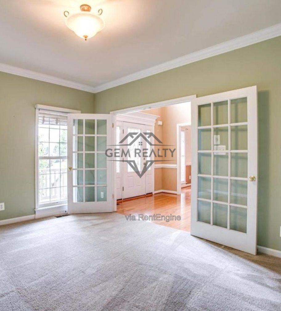 Luxurious, two level. 5-Bed Oasis with 4.5 Baths & Expansive 3,745 Sq Ft at 10410 Silver Creek Court! property image