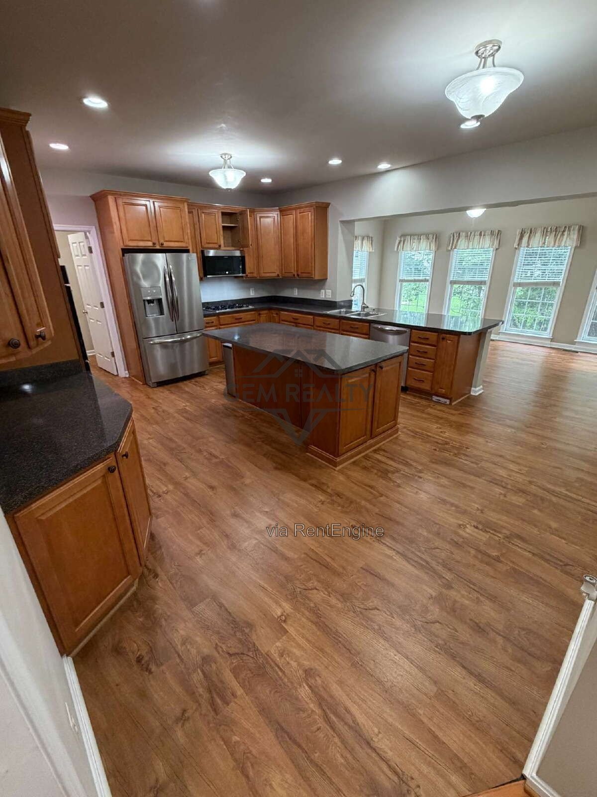 Luxurious, two level. 5-Bed Oasis with 4.5 Baths & Expansive 3,745 Sq Ft at 10410 Silver Creek Court! property image