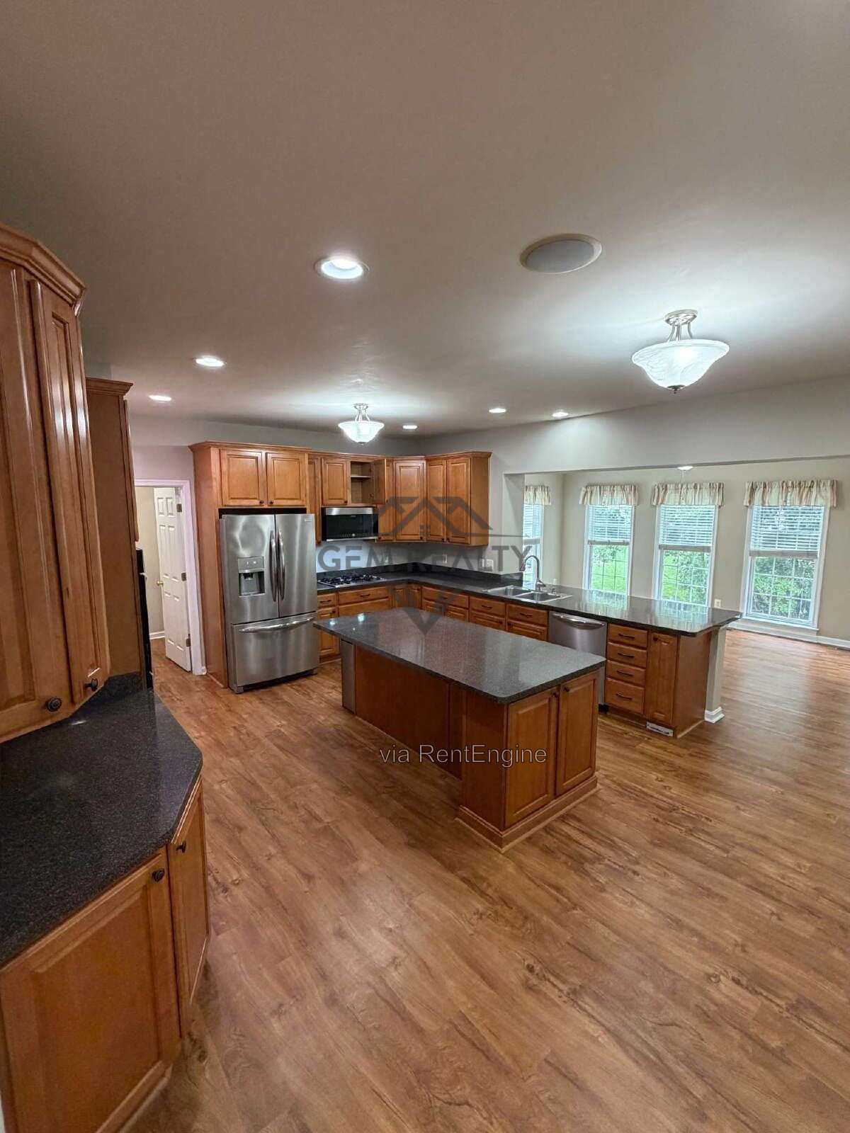 Luxurious, two level. 5-Bed Oasis with 4.5 Baths & Expansive 3,745 Sq Ft at 10410 Silver Creek Court! property image