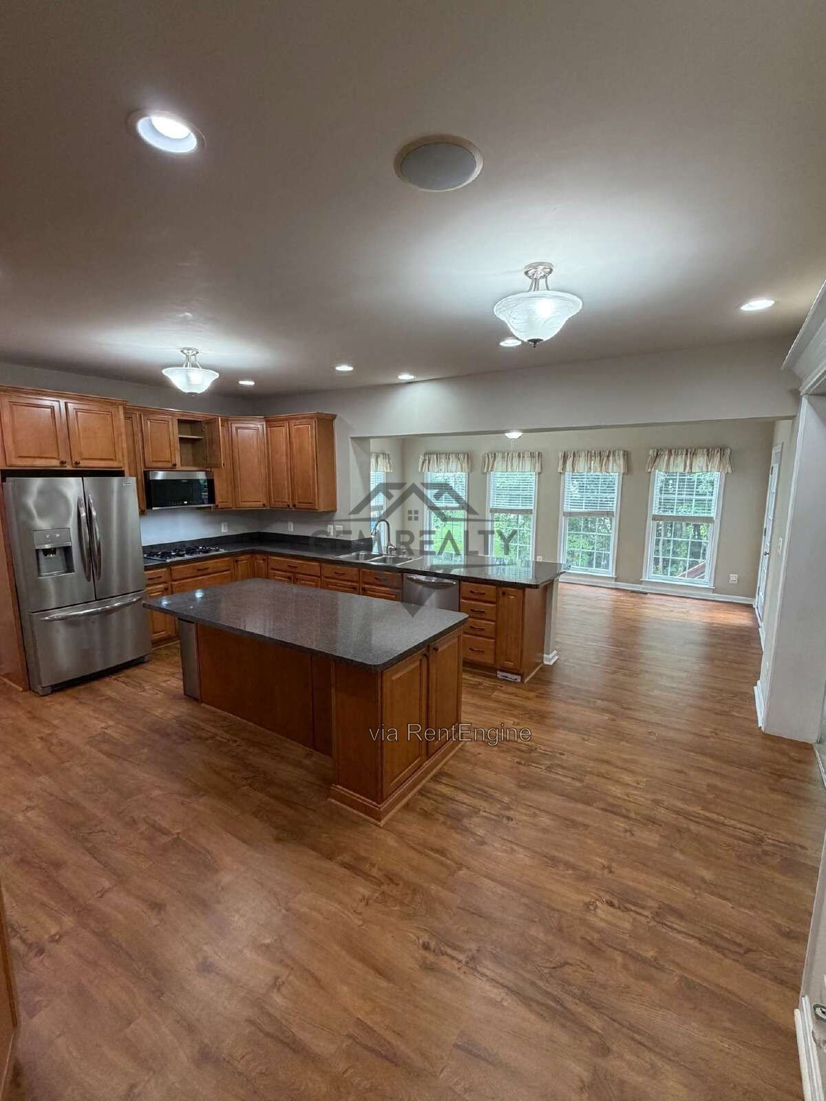 Luxurious, two level. 5-Bed Oasis with 4.5 Baths & Expansive 3,745 Sq Ft at 10410 Silver Creek Court! property image