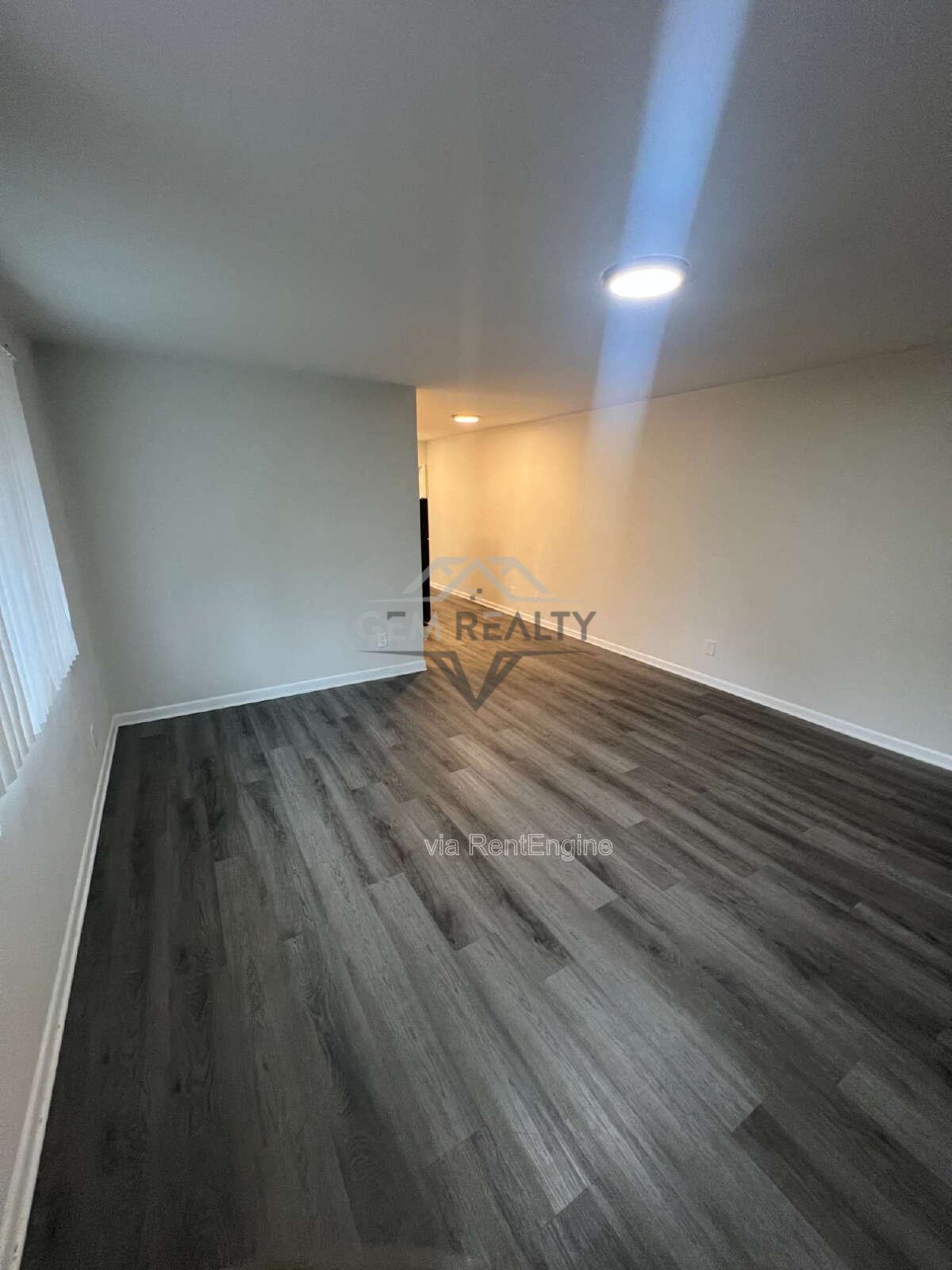 Charming 1 Bedroom Apartment in Woodbridge – Third Level Apartment property image