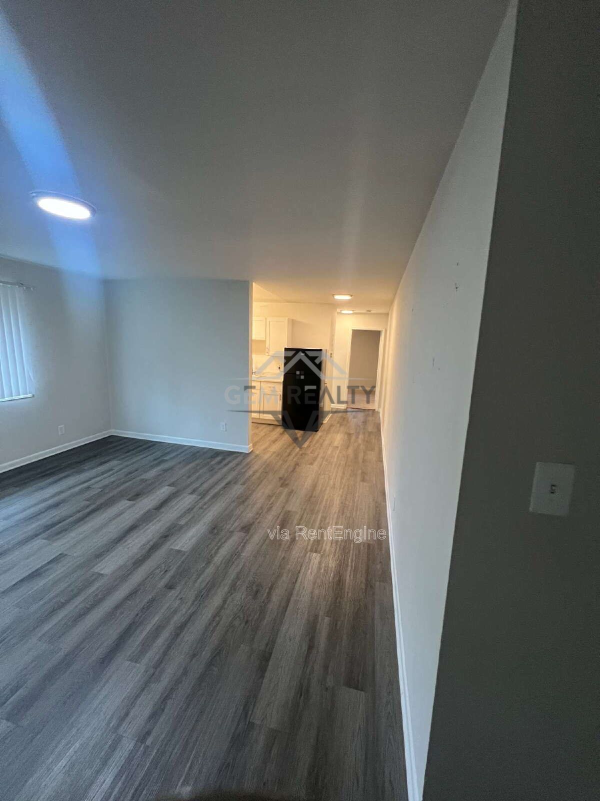 Charming 1 Bedroom Apartment in Woodbridge – Third Level Apartment property image