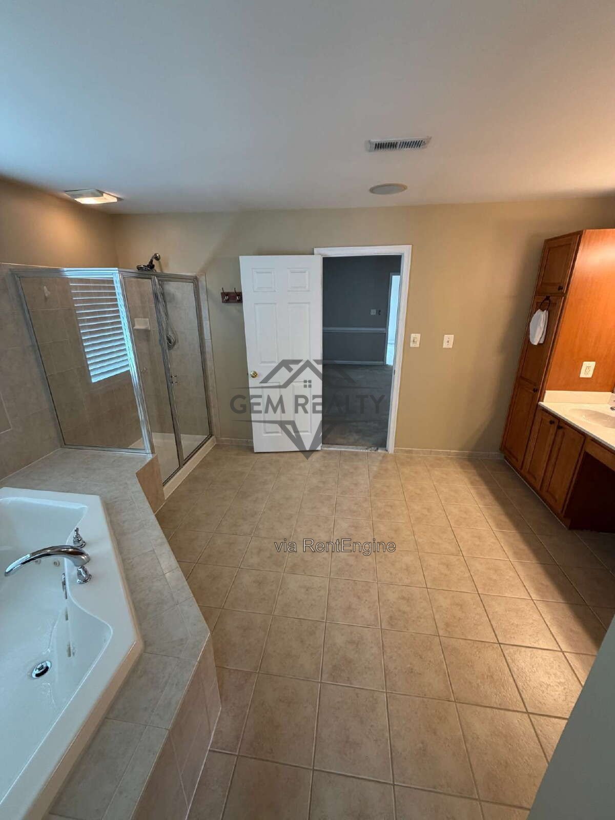 Luxurious, two level. 5-Bed Oasis with 4.5 Baths & Expansive 3,745 Sq Ft at 10410 Silver Creek Court! property image