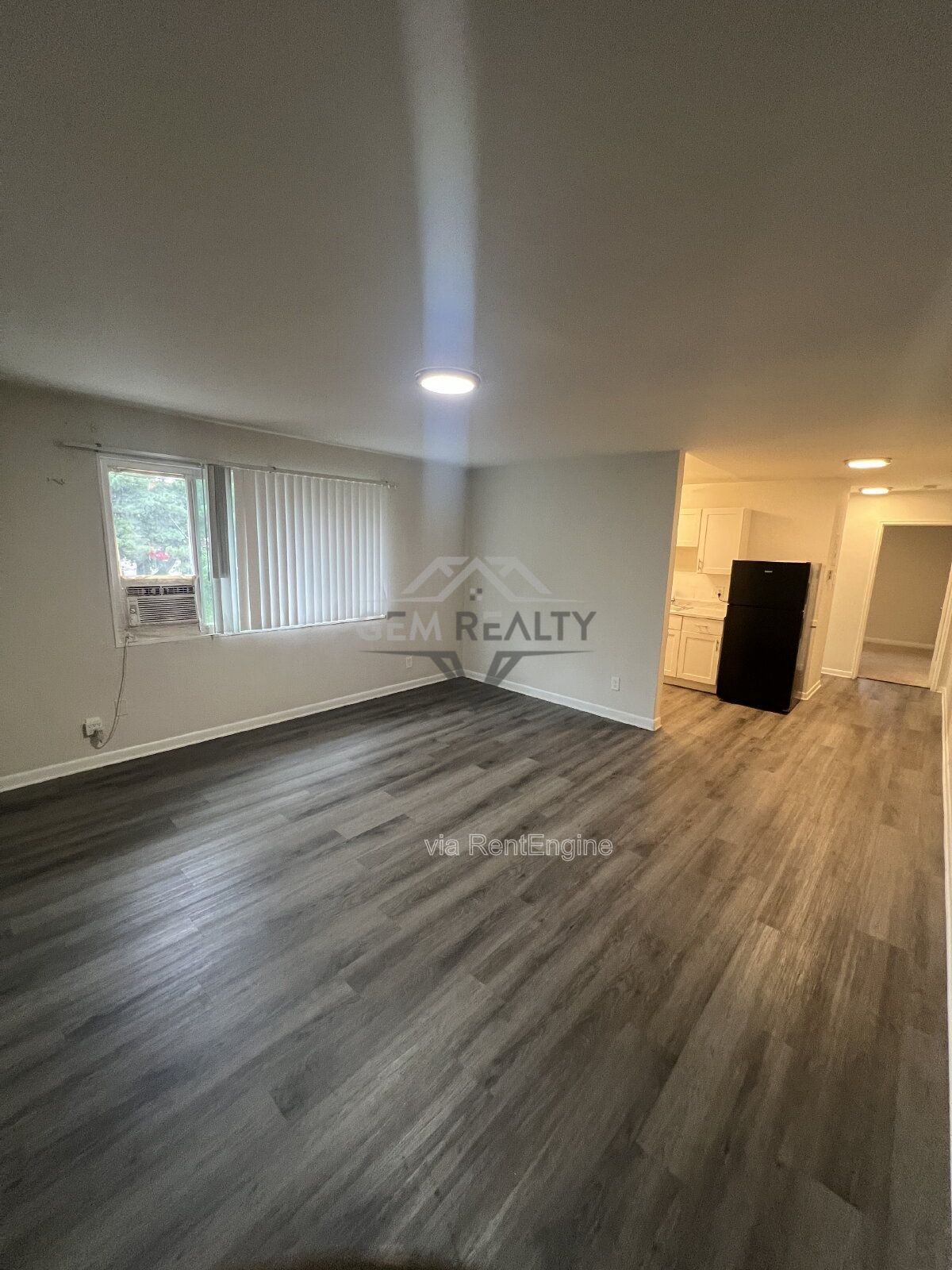 Charming 1 Bedroom Apartment in Woodbridge – Third Level Apartment property image