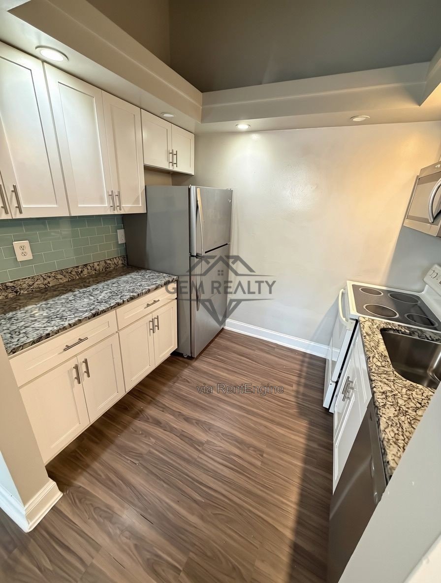 Cozy 2BR/1BA + Den Condo in the Heart of Woodbridge – Available NOW! property image