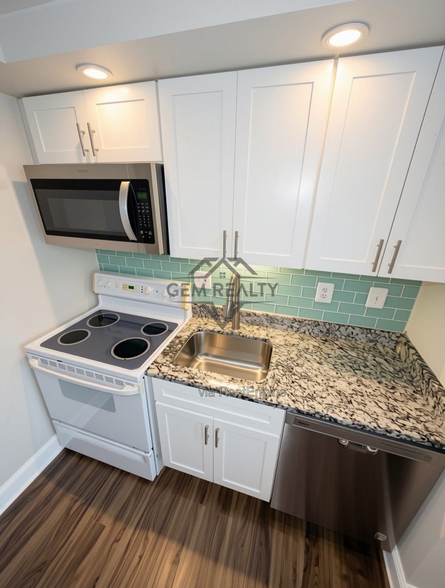 Cozy 2BR/1BA + Den Condo in the Heart of Woodbridge – Available NOW! property image