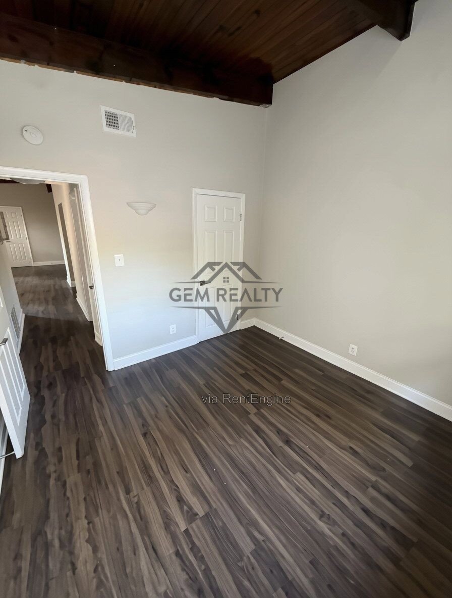 Cozy 2BR/1BA + Den Condo in the Heart of Woodbridge – Available NOW! property image