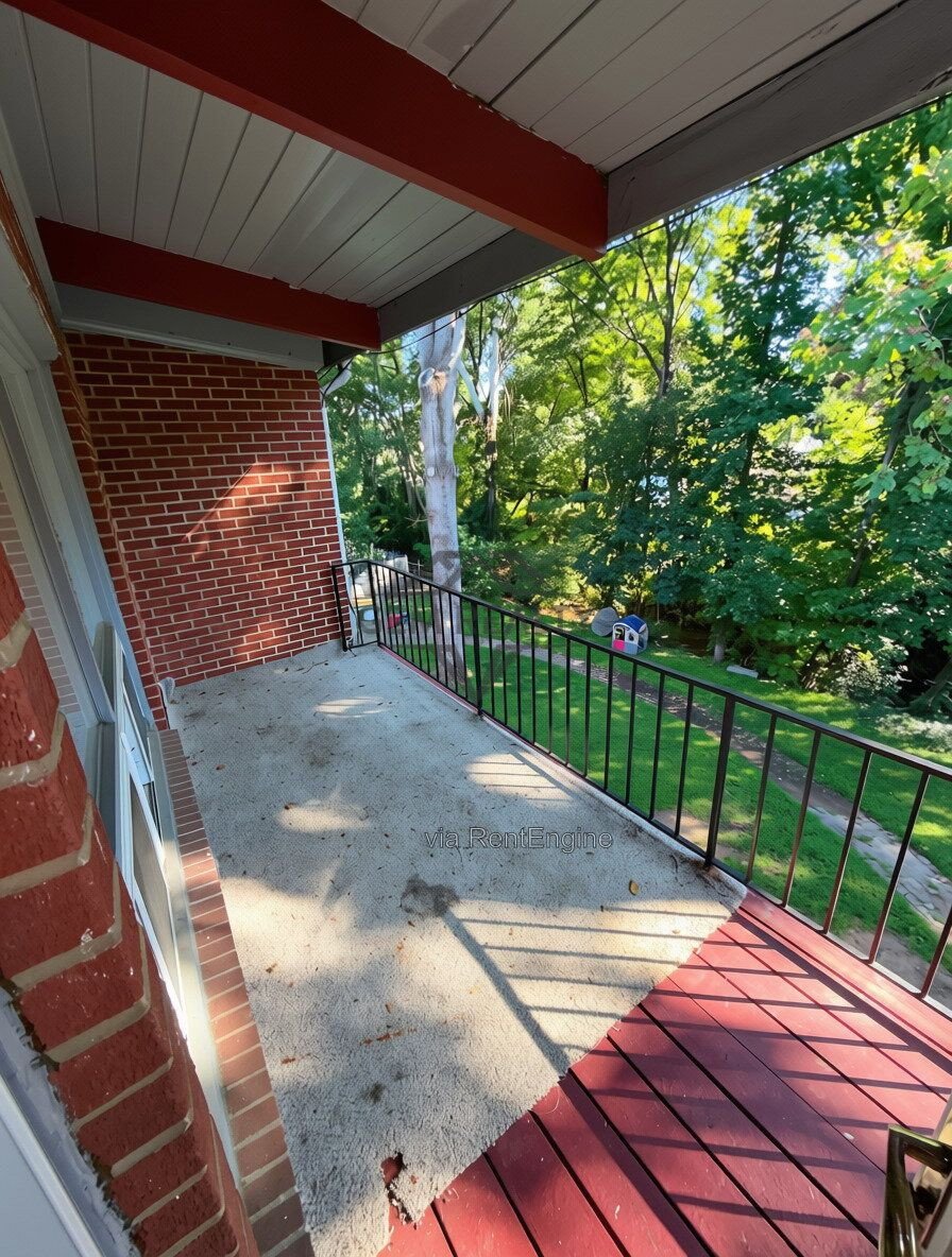 Cozy 2BR/1BA + Den Condo in the Heart of Woodbridge – Available NOW! property image