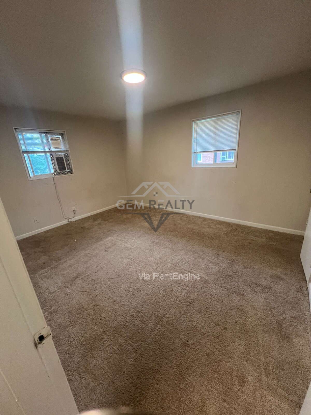 Charming 1 Bedroom Apartment in Woodbridge – Third Level Apartment property image