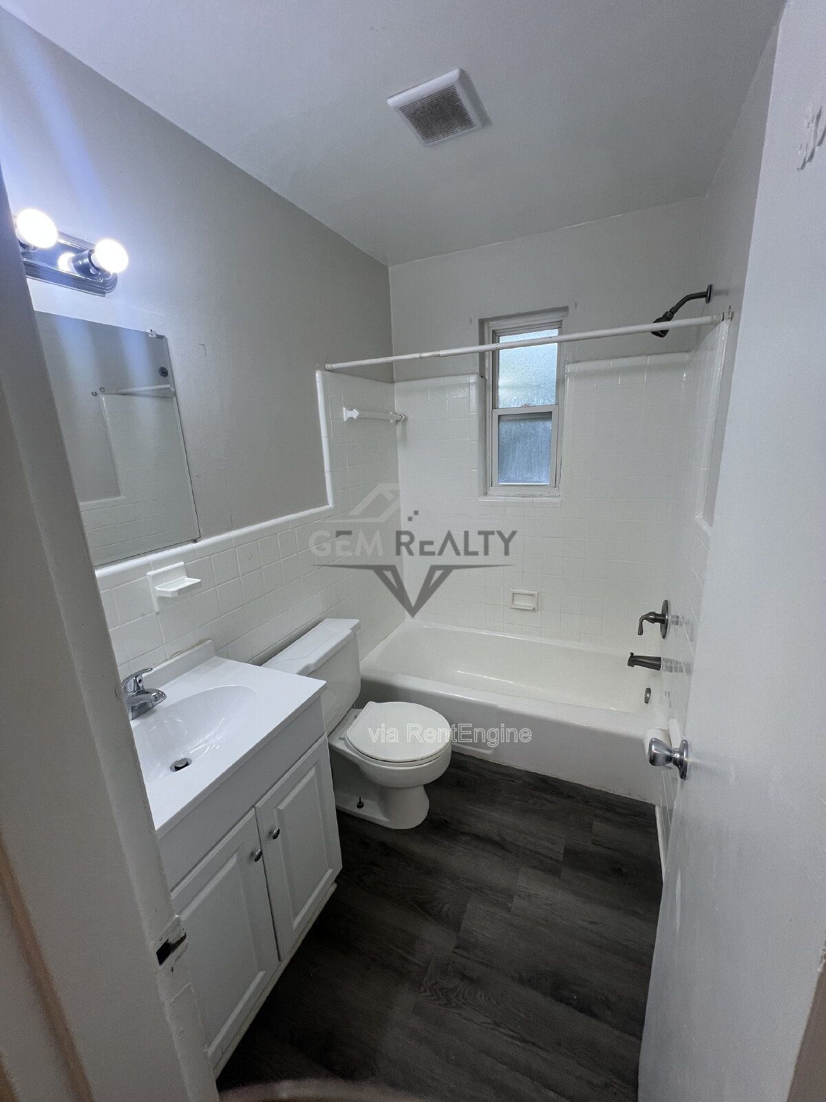 Charming 1 Bedroom Apartment in Woodbridge – Third Level Apartment property image