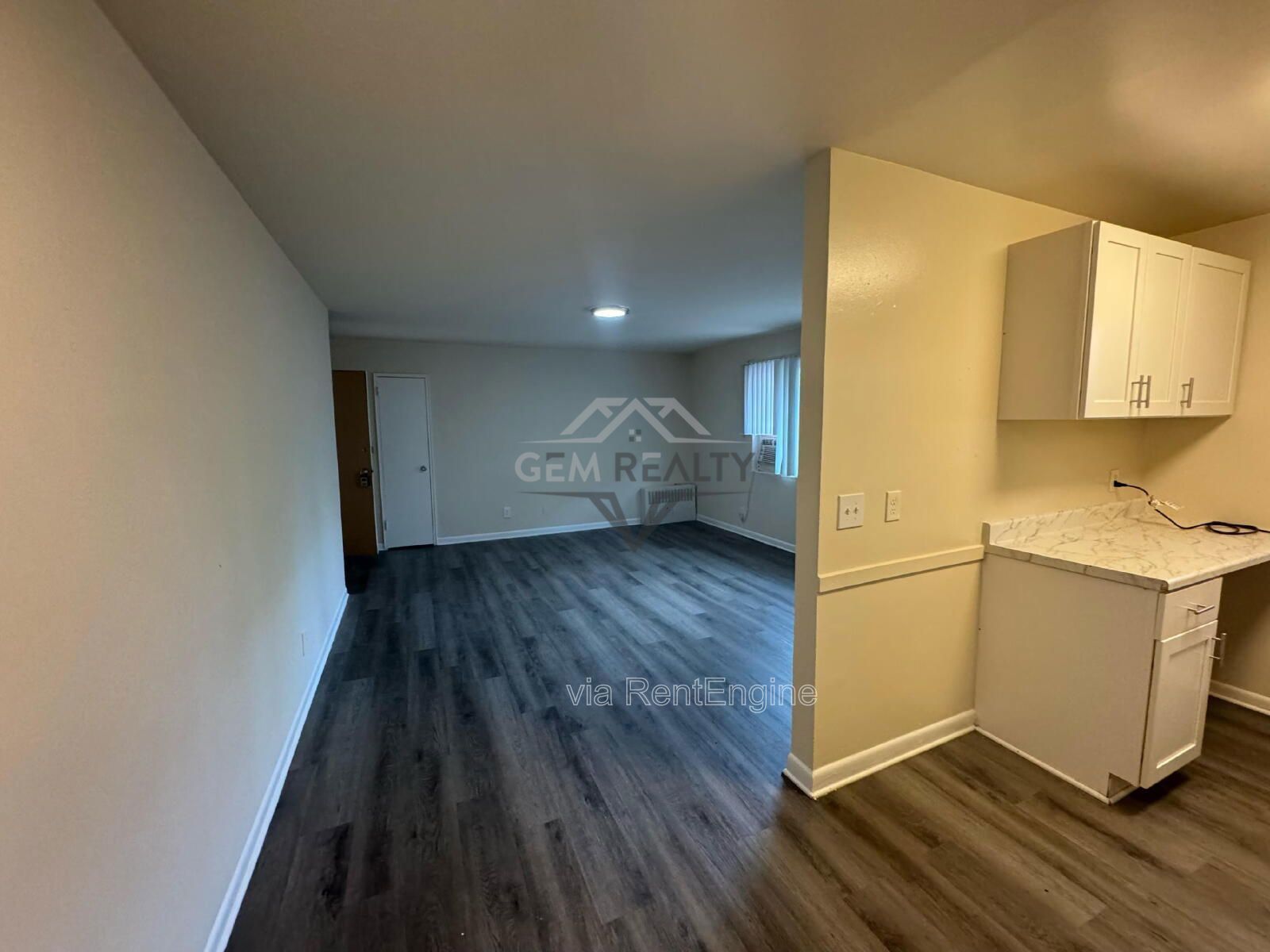 Charming 1 Bedroom Apartment in Woodbridge – Third Level Apartment property image