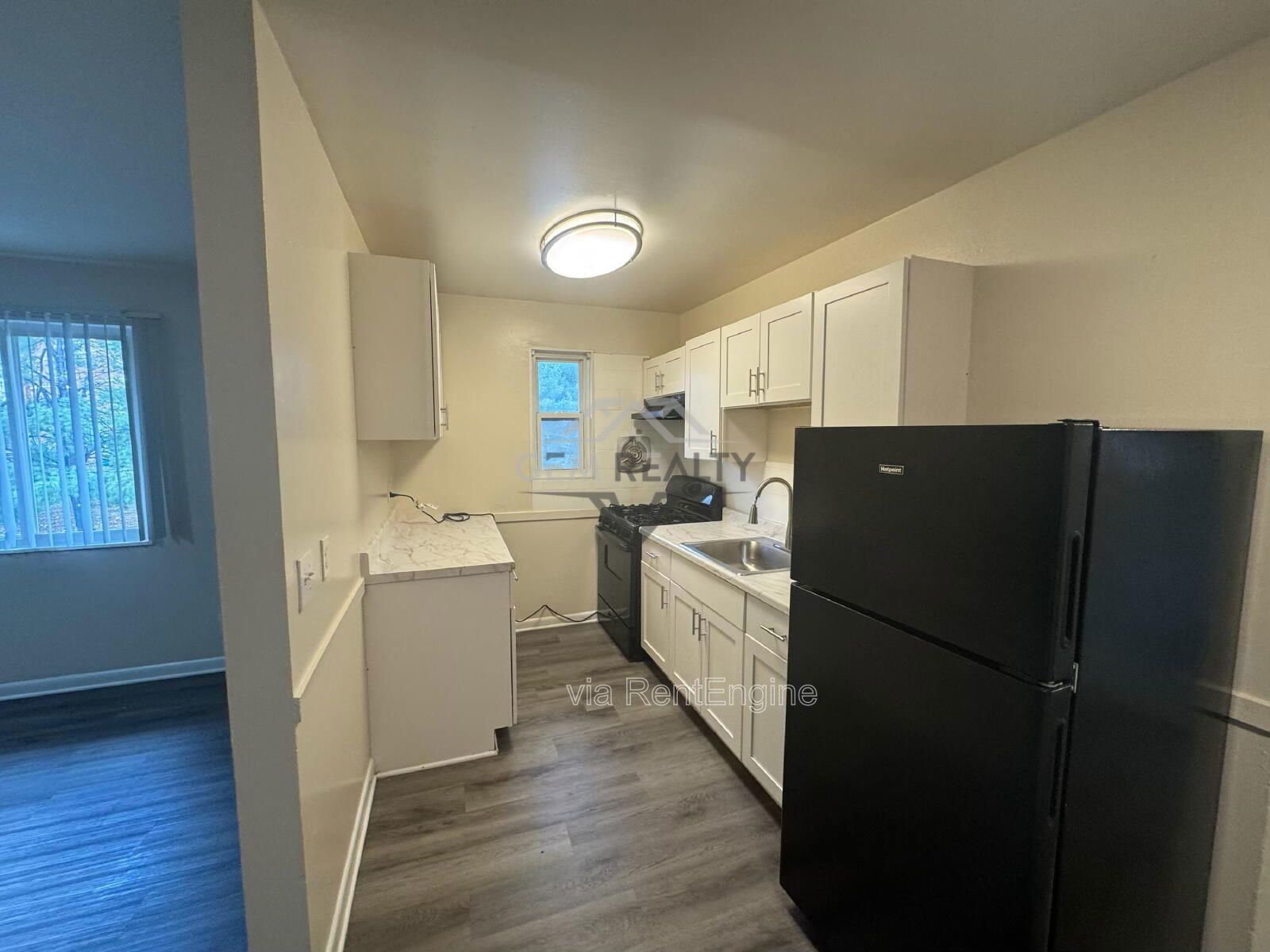 Charming 1 Bedroom Apartment in Woodbridge – Third Level Apartment property image