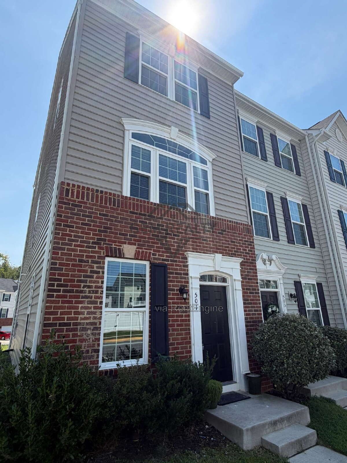 Spacious 3BR/3.5BA Townhome w/ Finished Basement, Deck & 2 Reserved Spaces – Fredericksburg property image