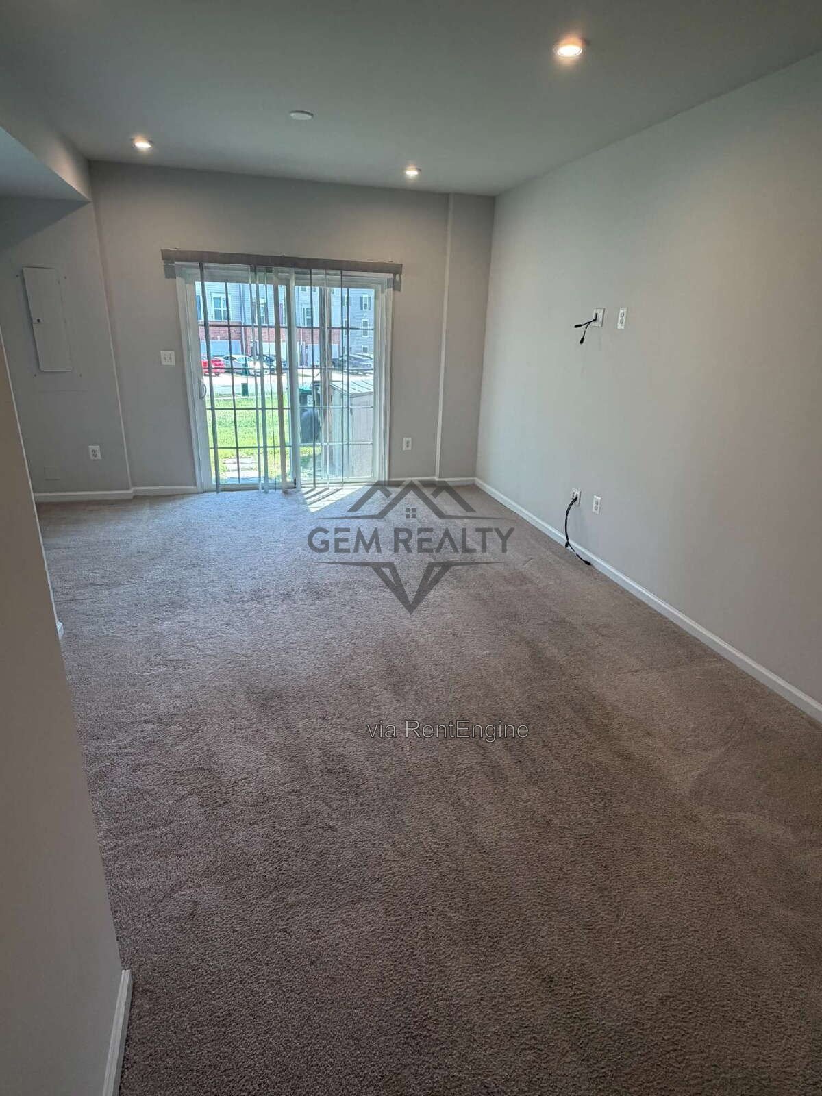 Spacious 3BR/3.5BA Townhome w/ Finished Basement, Deck & 2 Reserved Spaces – Fredericksburg property image