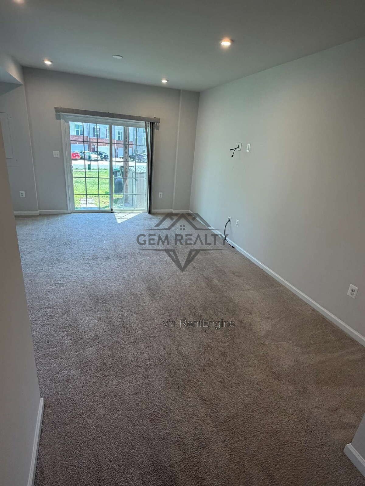 Spacious 3BR/3.5BA Townhome w/ Finished Basement, Deck & 2 Reserved Spaces – Fredericksburg property image
