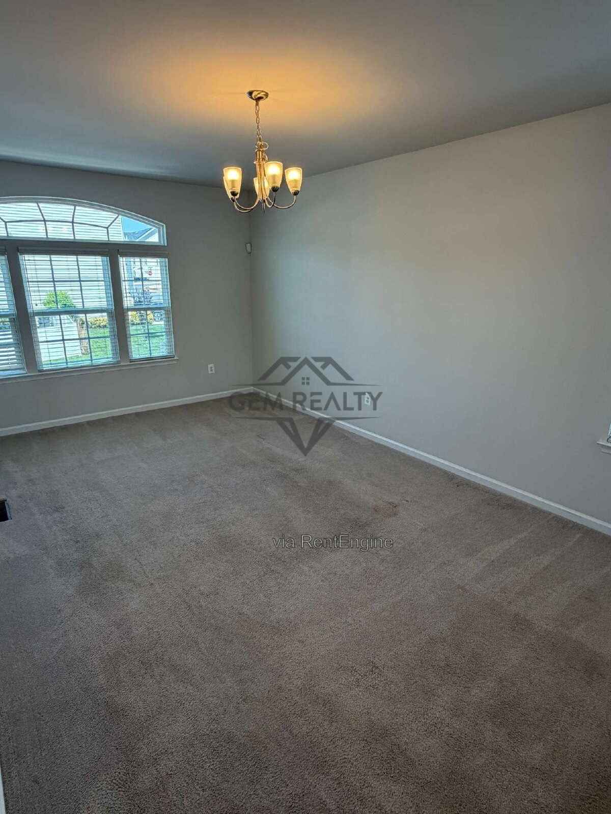 Spacious 3BR/3.5BA Townhome w/ Finished Basement, Deck & 2 Reserved Spaces – Fredericksburg property image