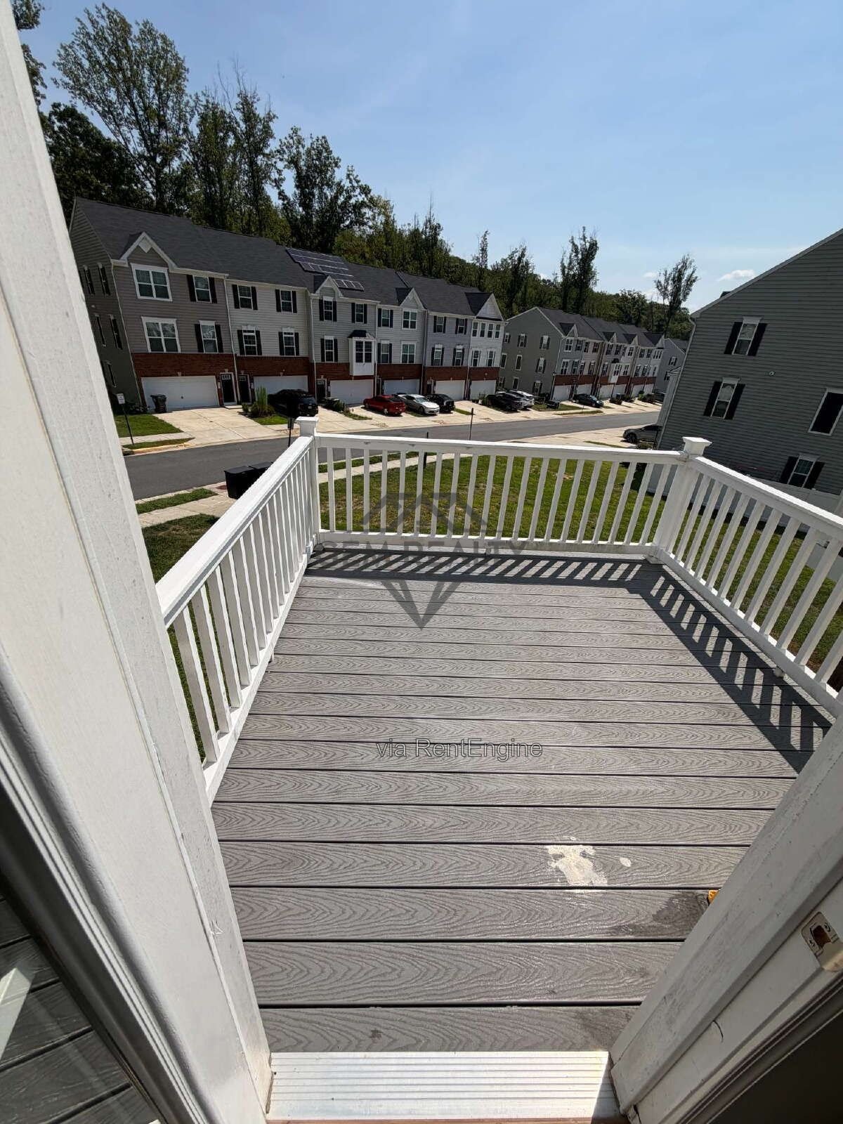 Spacious 3BR/3.5BA Townhome w/ Finished Basement, Deck & 2 Reserved Spaces – Fredericksburg property image