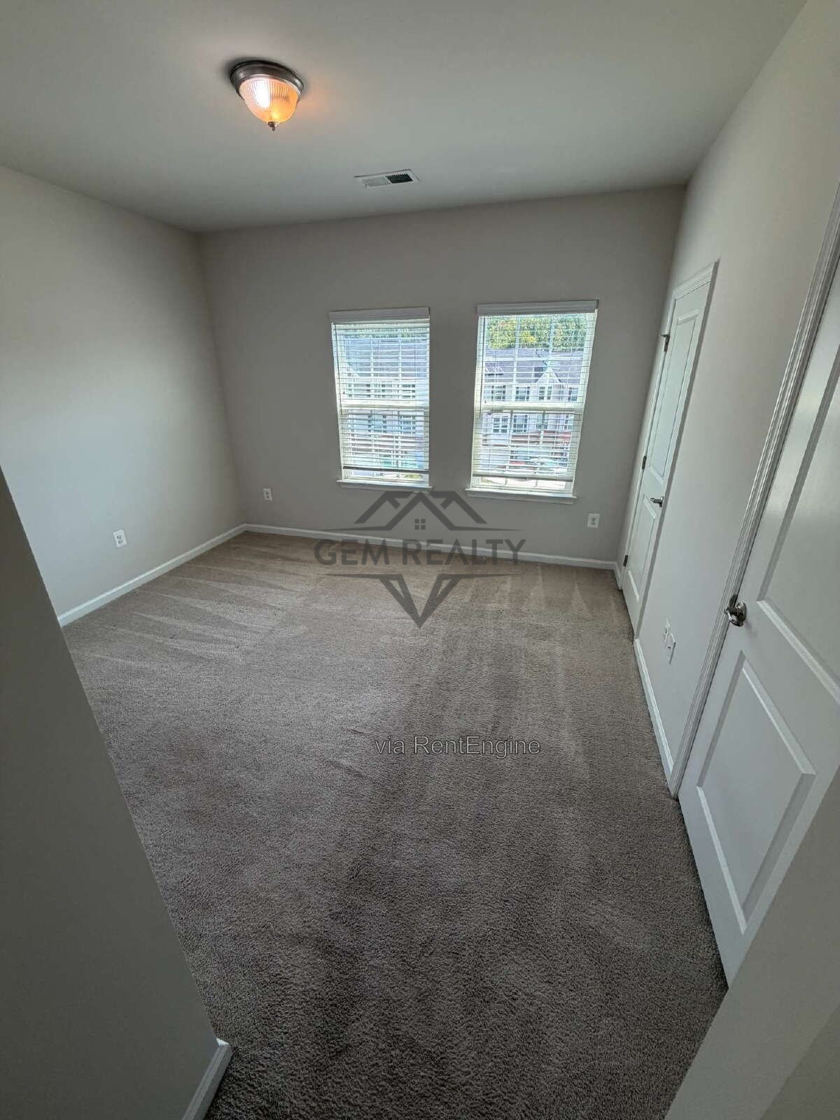 Spacious 3BR/3.5BA Townhome w/ Finished Basement, Deck & 2 Reserved Spaces – Fredericksburg property image