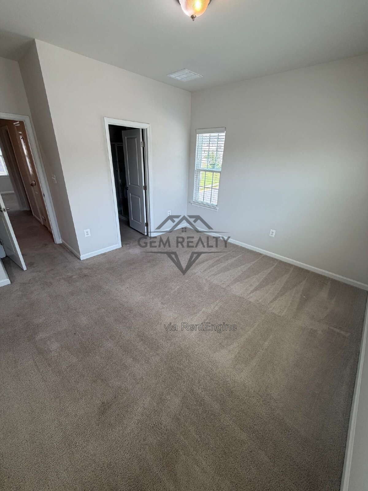 Spacious 3BR/3.5BA Townhome w/ Finished Basement, Deck & 2 Reserved Spaces – Fredericksburg property image