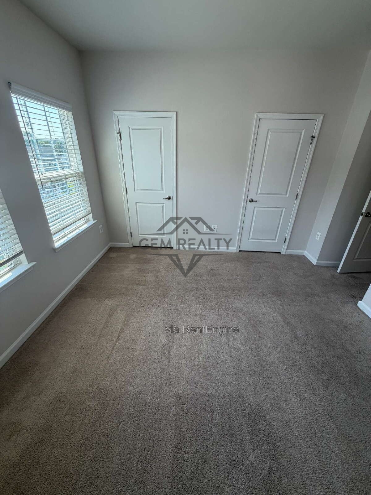 Spacious 3BR/3.5BA Townhome w/ Finished Basement, Deck & 2 Reserved Spaces – Fredericksburg property image