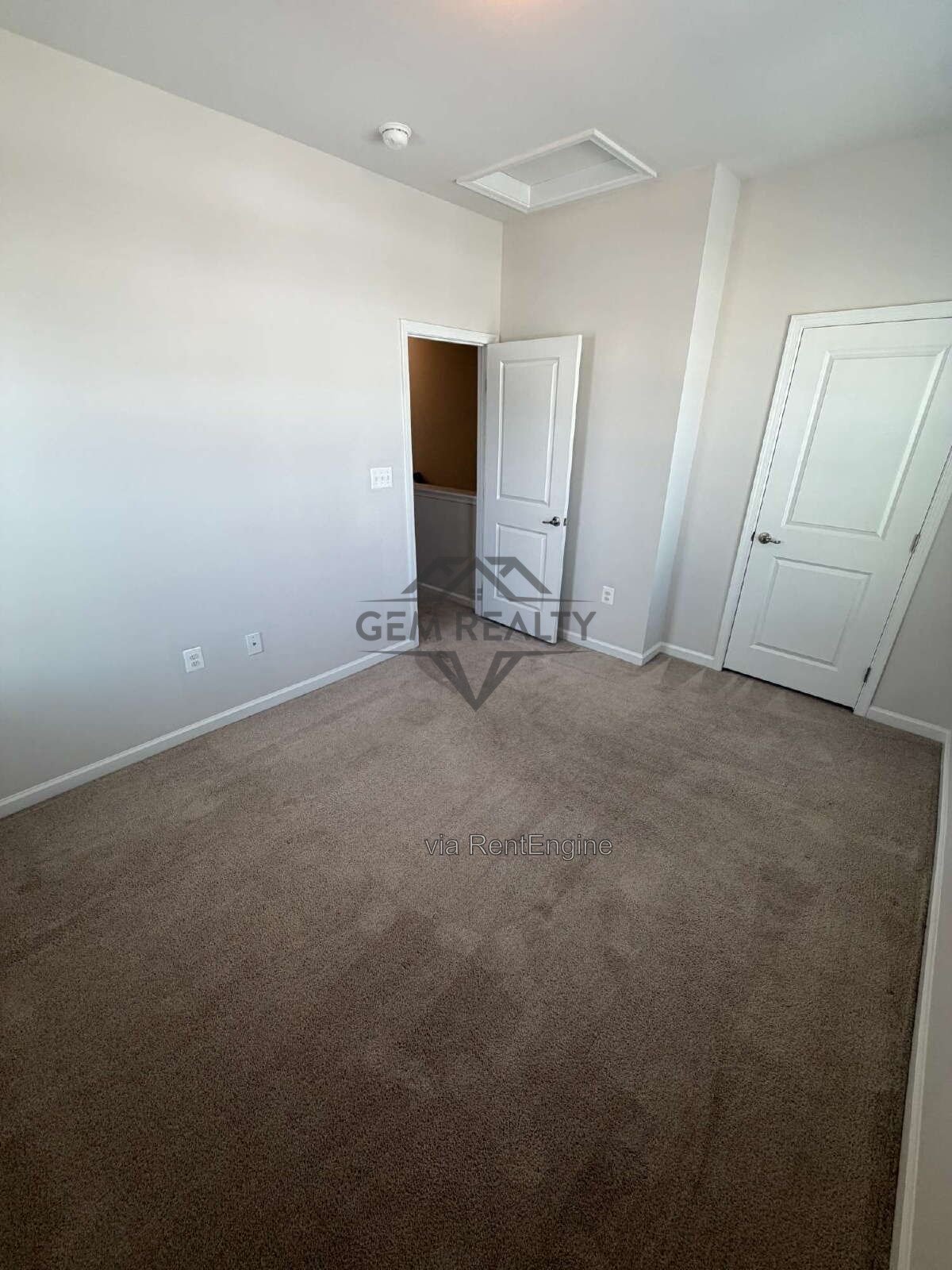 Spacious 3BR/3.5BA Townhome w/ Finished Basement, Deck & 2 Reserved Spaces – Fredericksburg property image