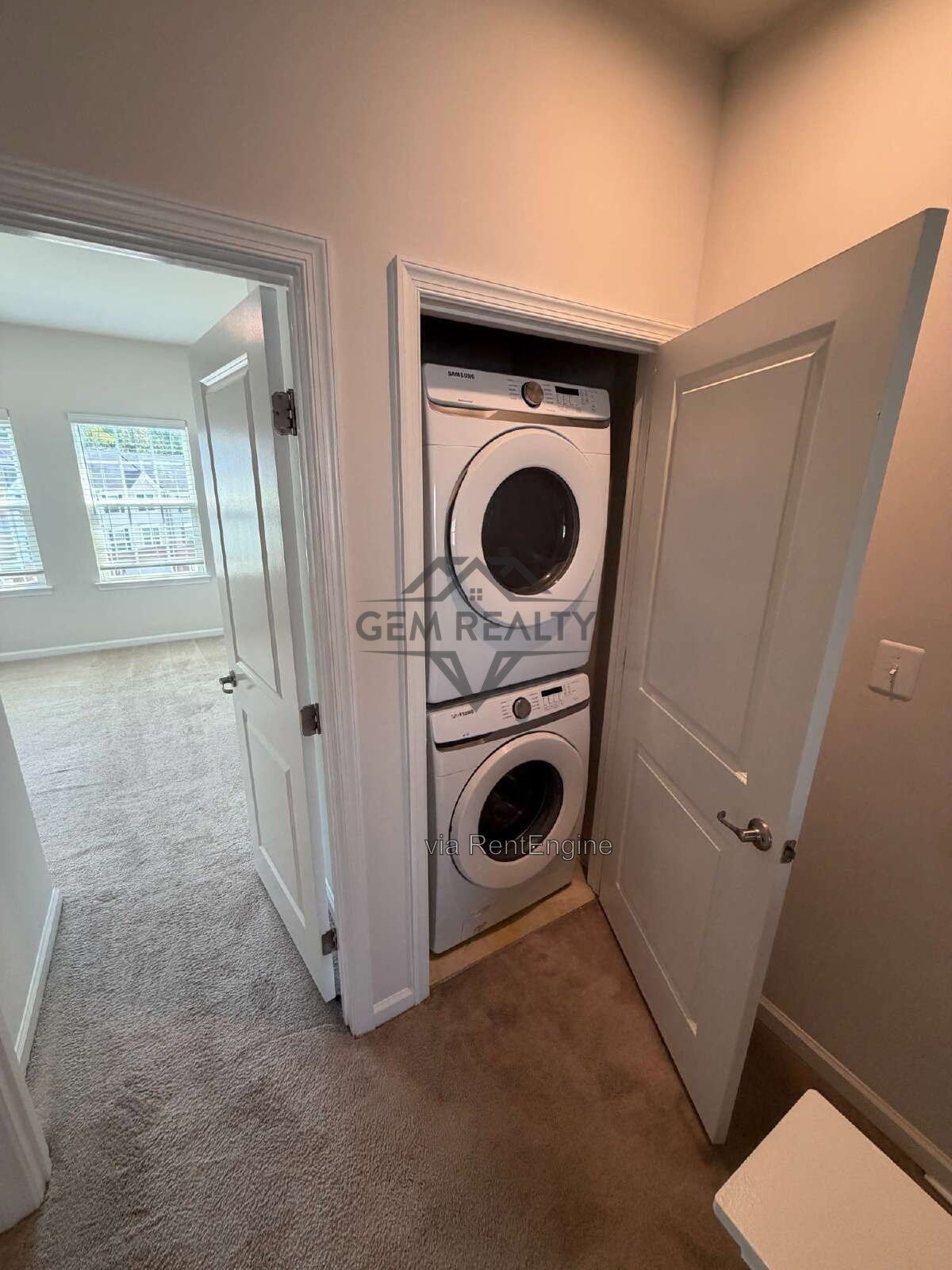 Spacious 3BR/3.5BA Townhome w/ Finished Basement, Deck & 2 Reserved Spaces – Fredericksburg property image