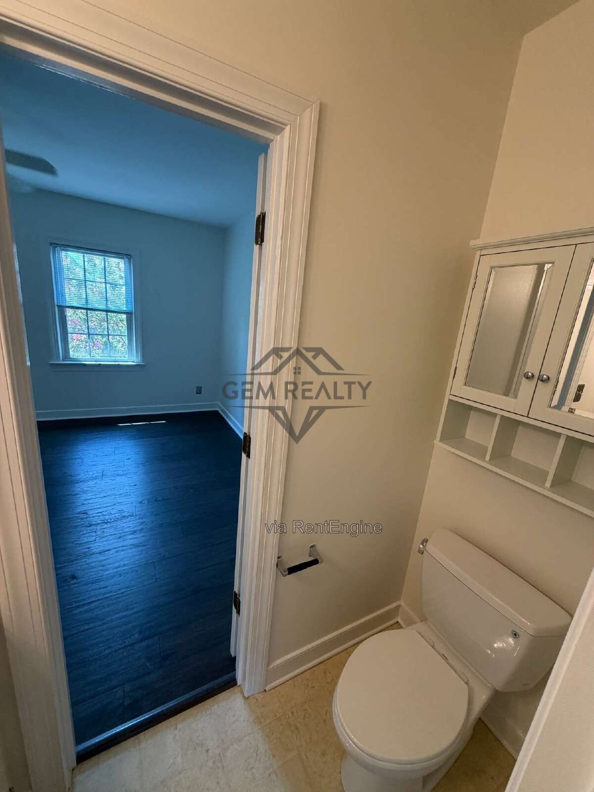 Charming 4-Bed Townhouse Retreat on College Avenue – Spacious 1932 Sq Ft in Fredericksburg! property image