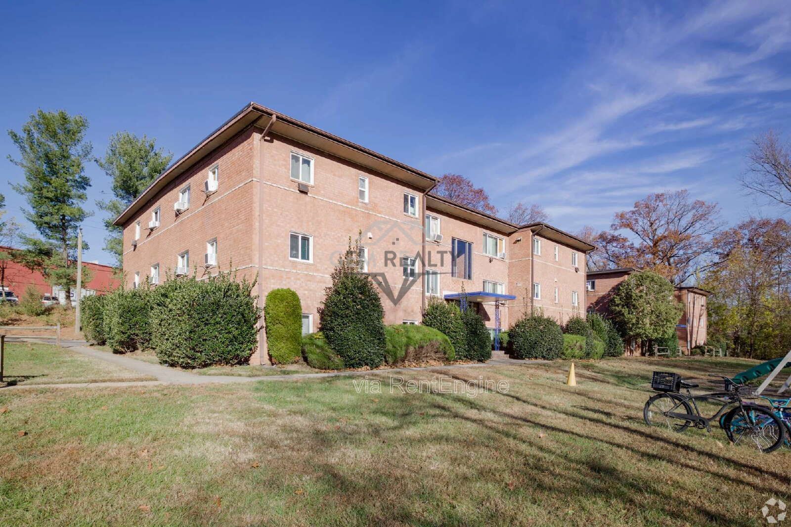 Studio Apartment in Convenient Woodbridge Location – Friendship Place Apartments property image