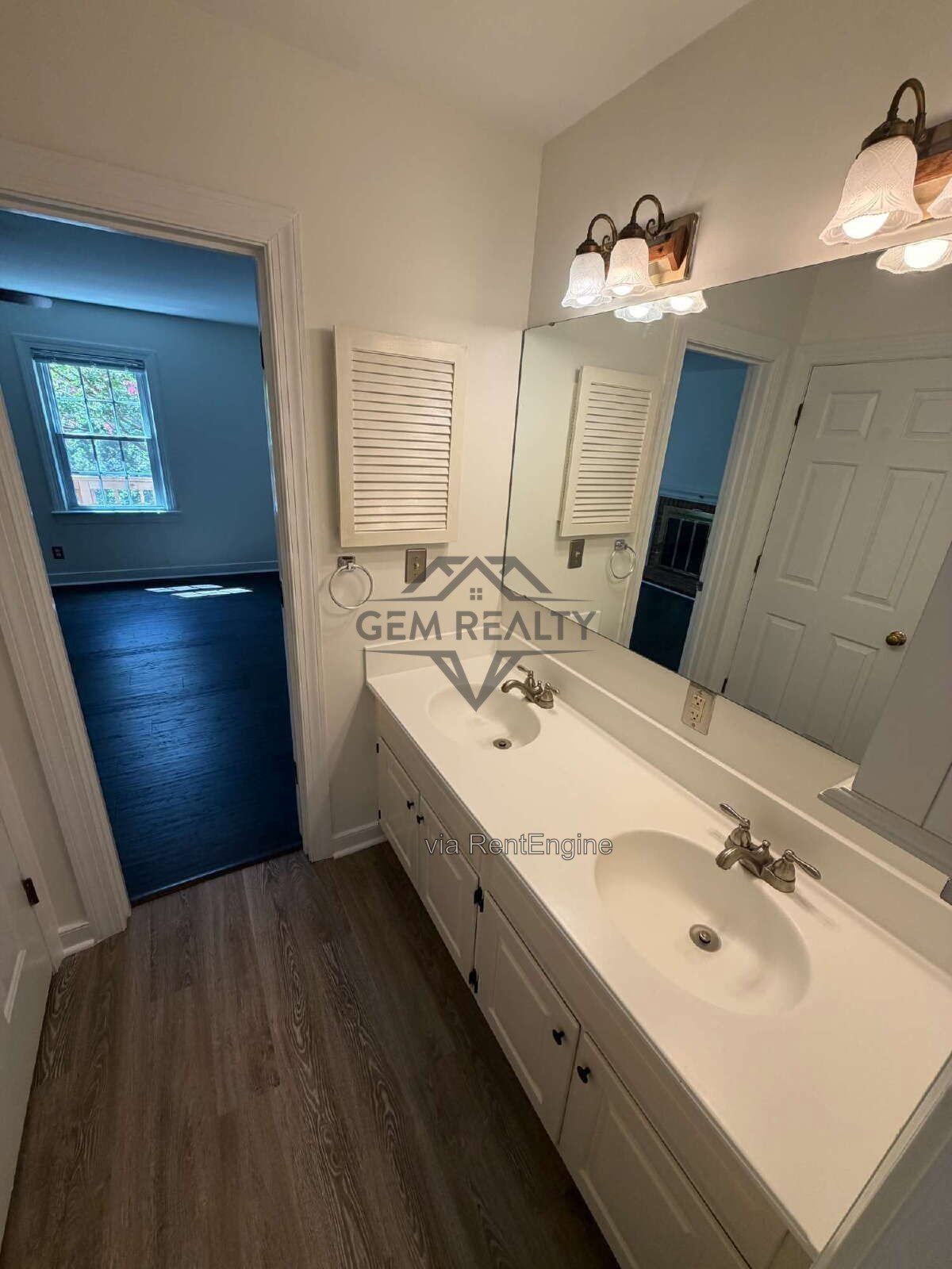 Charming 4-Bed Townhouse Retreat on College Avenue – Spacious 1932 Sq Ft in Fredericksburg! property image