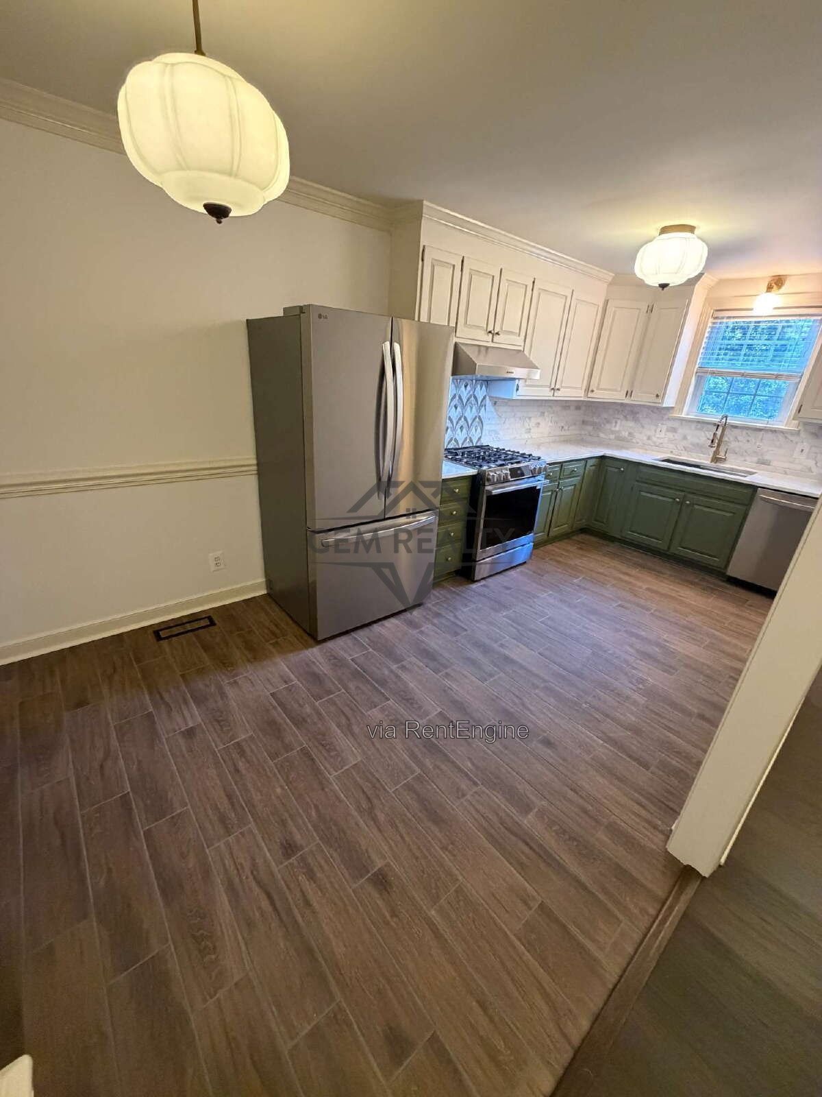 Charming 4-Bed Townhouse Retreat on College Avenue – Spacious 1932 Sq Ft in Fredericksburg! property image