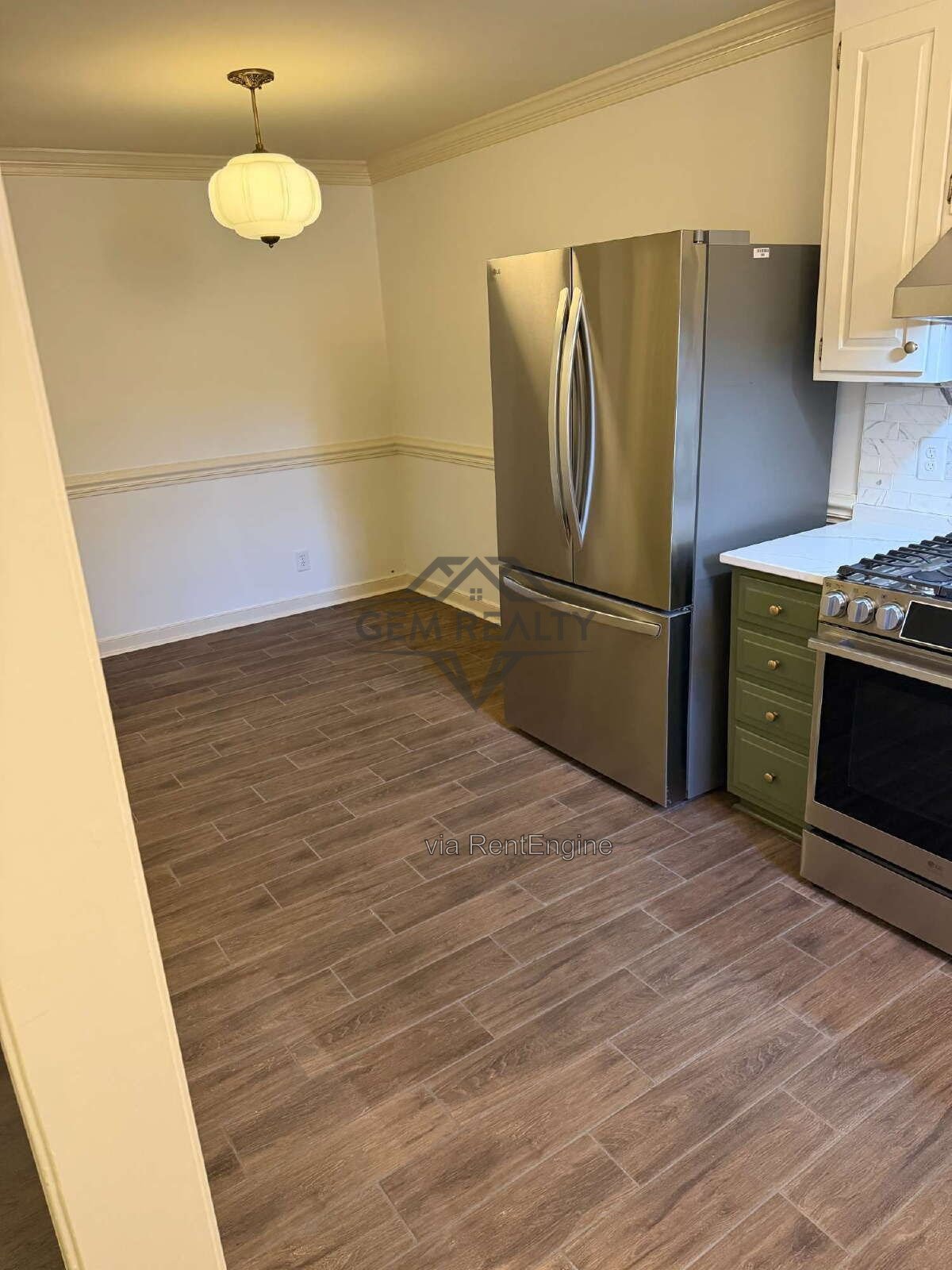 Charming 4-Bed Townhouse Retreat on College Avenue – Spacious 1932 Sq Ft in Fredericksburg! property image