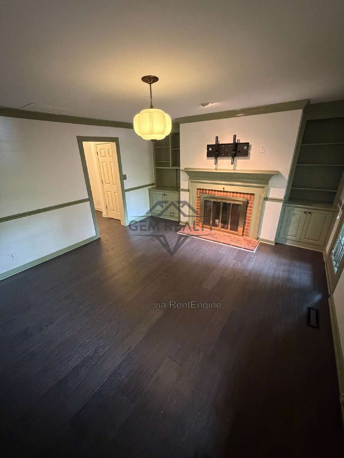Charming 4-Bed Townhouse Retreat on College Avenue – Spacious 1932 Sq Ft in Fredericksburg! property image