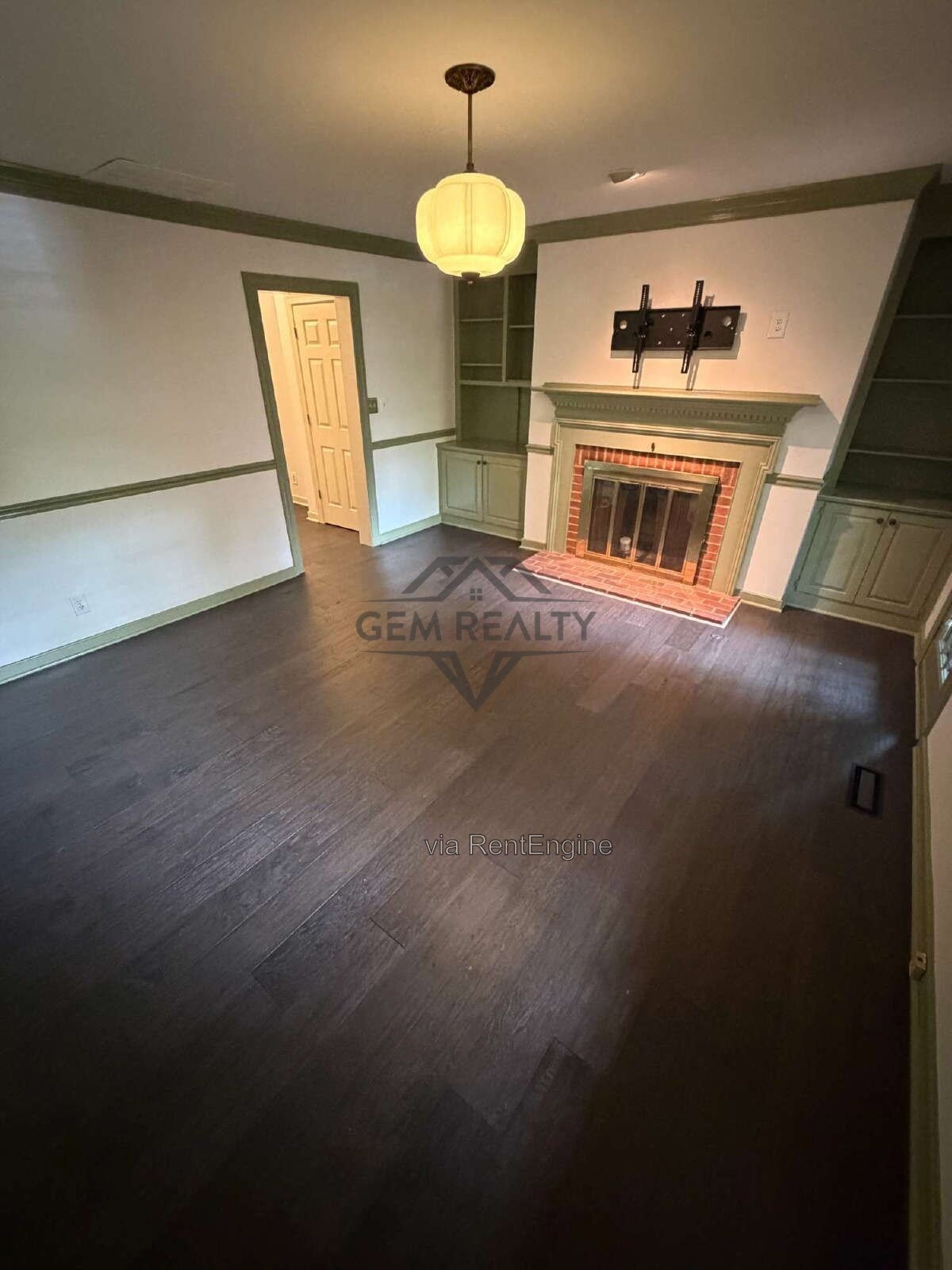 Charming 4-Bed Townhouse Retreat on College Avenue – Spacious 1932 Sq Ft in Fredericksburg! property image