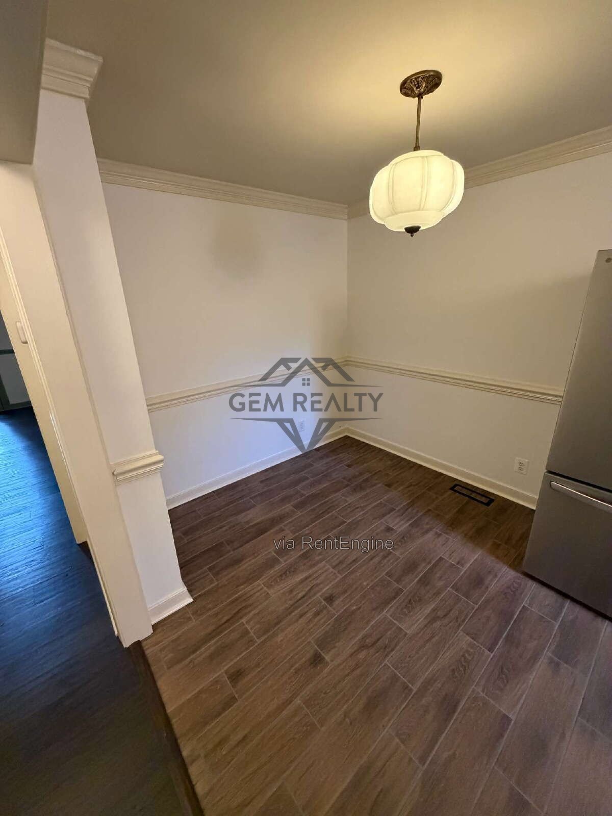 Charming 4-Bed Townhouse Retreat on College Avenue – Spacious 1932 Sq Ft in Fredericksburg! property image