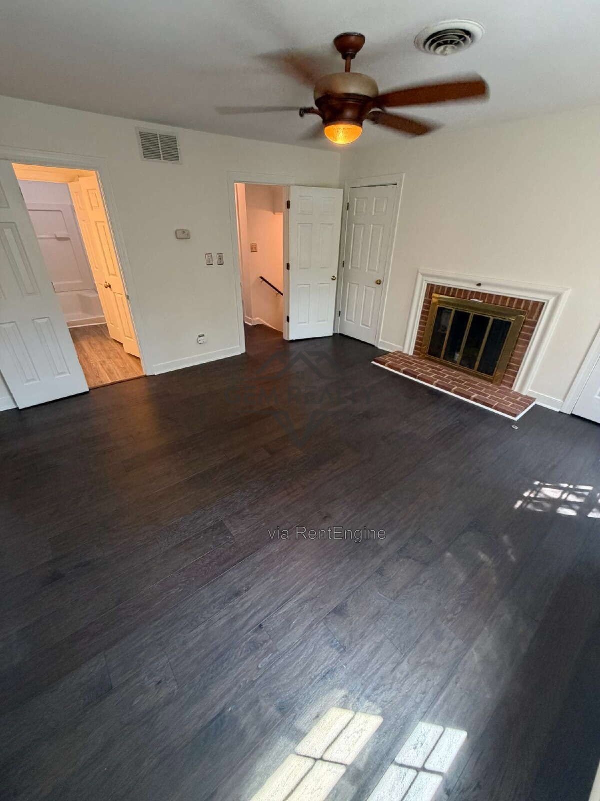 Charming 4-Bed Townhouse Retreat on College Avenue – Spacious 1932 Sq Ft in Fredericksburg! property image