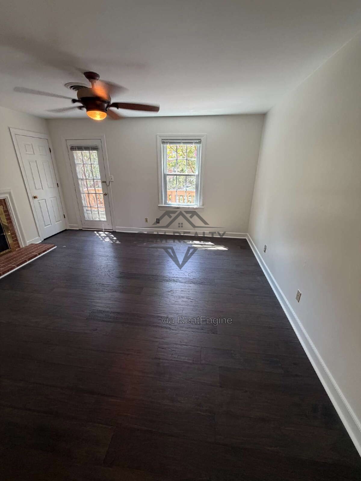 Charming 4-Bed Townhouse Retreat on College Avenue – Spacious 1932 Sq Ft in Fredericksburg! property image