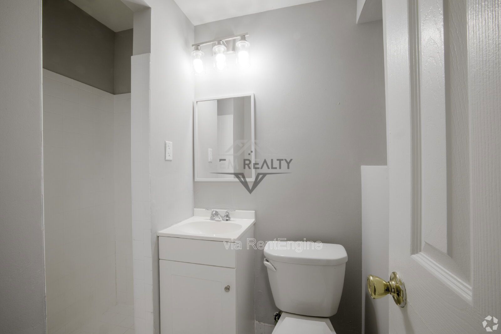 Studio Apartment in Convenient Woodbridge Location – Friendship Place Apartments property image