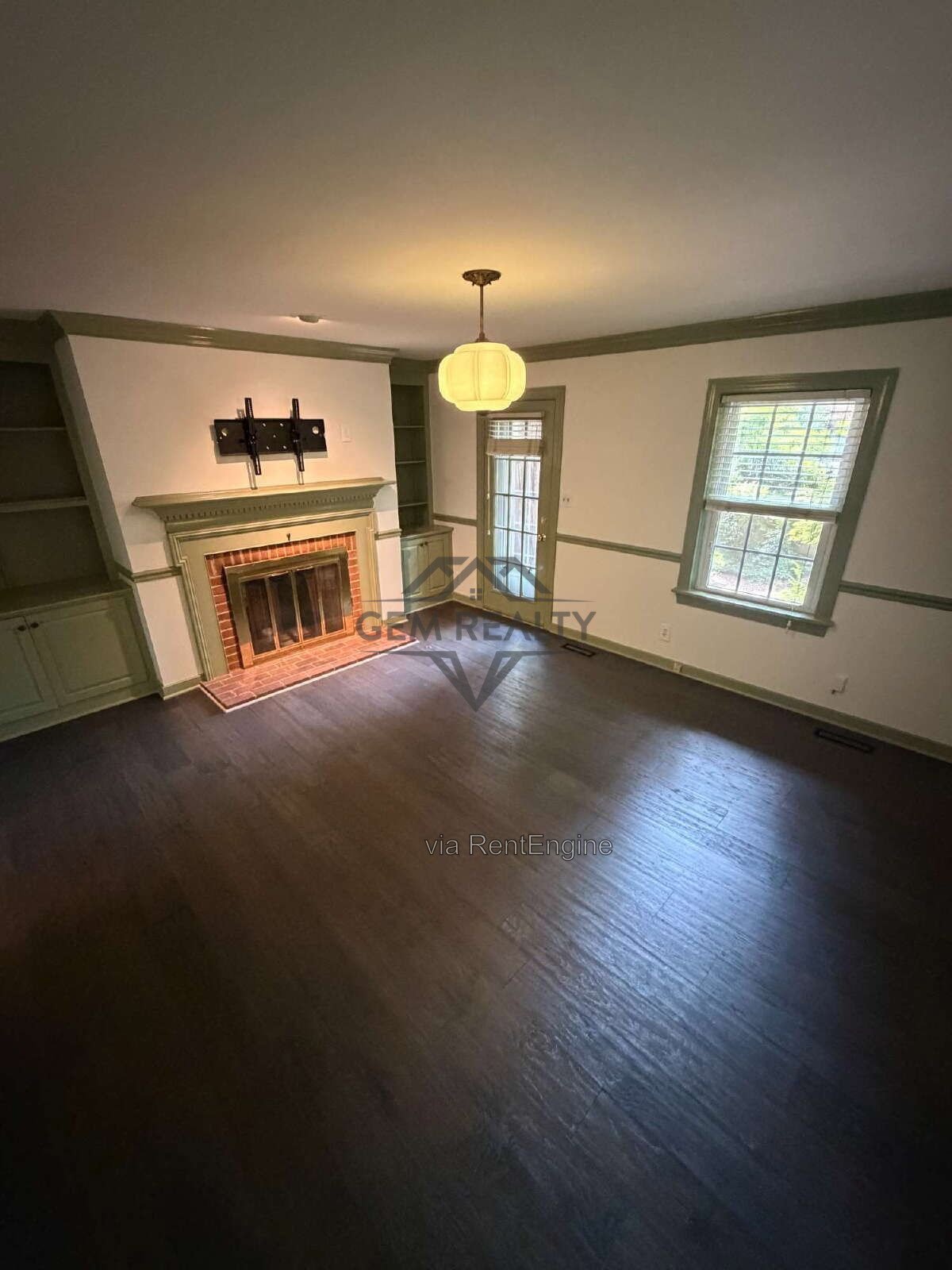 Charming 4-Bed Townhouse Retreat on College Avenue – Spacious 1932 Sq Ft in Fredericksburg! property image