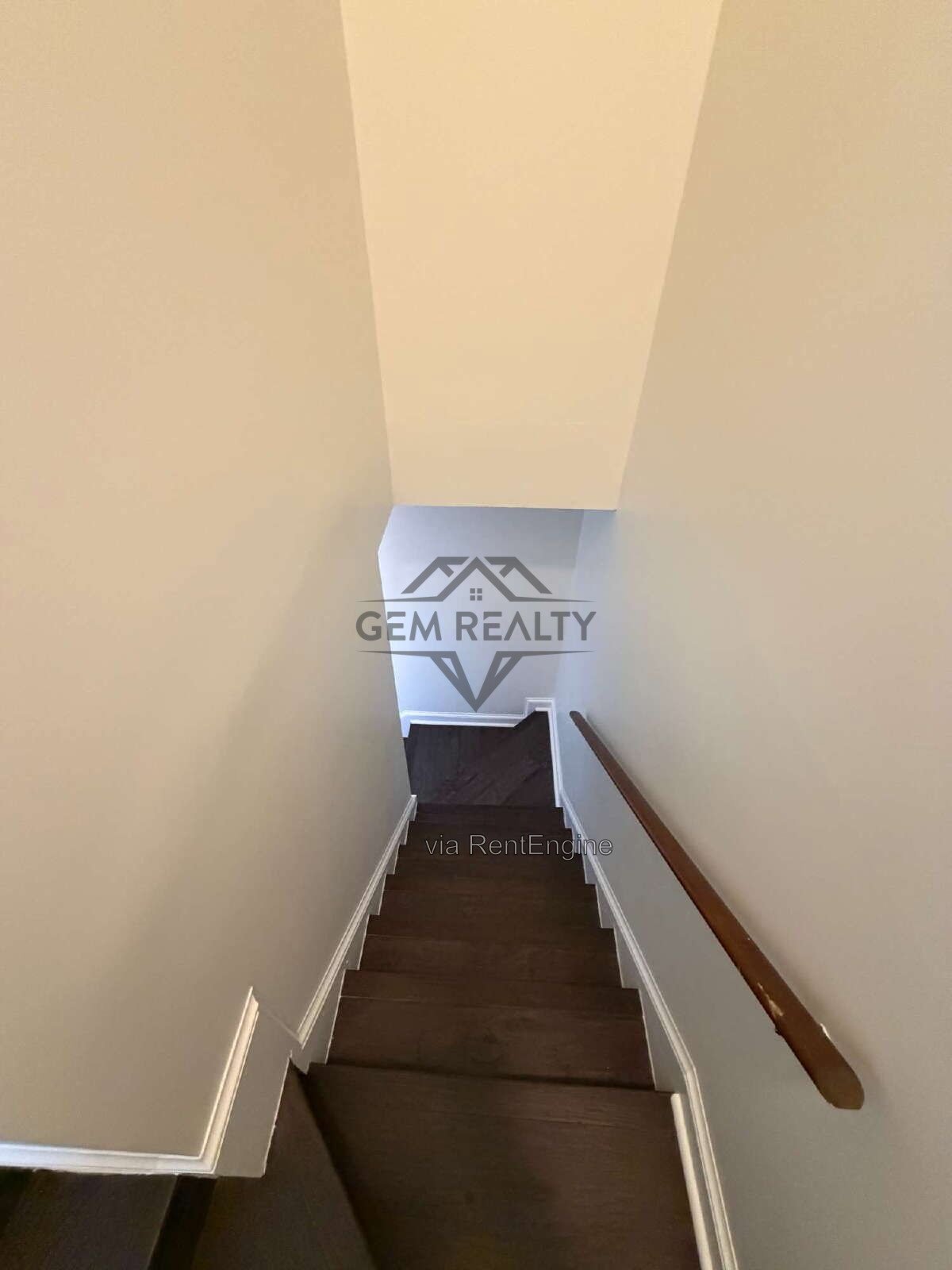 Charming 4-Bed Townhouse Retreat on College Avenue – Spacious 1932 Sq Ft in Fredericksburg! property image