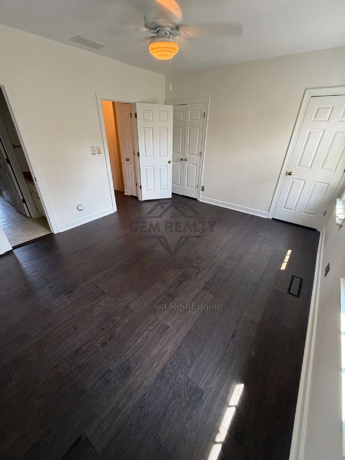 Charming 4-Bed Townhouse Retreat on College Avenue – Spacious 1932 Sq Ft in Fredericksburg! property image