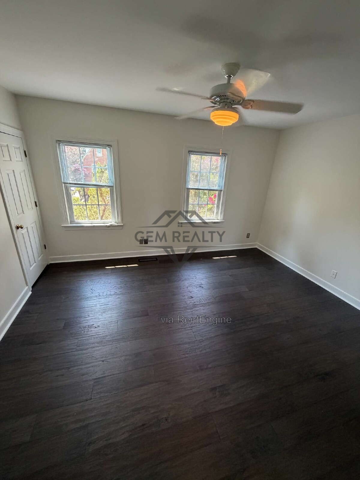 Charming 4-Bed Townhouse Retreat on College Avenue – Spacious 1932 Sq Ft in Fredericksburg! property image