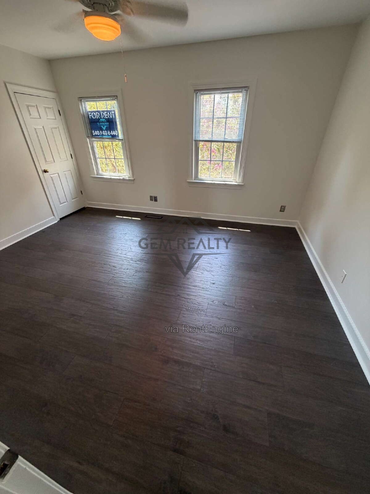 Charming 4-Bed Townhouse Retreat on College Avenue – Spacious 1932 Sq Ft in Fredericksburg! property image