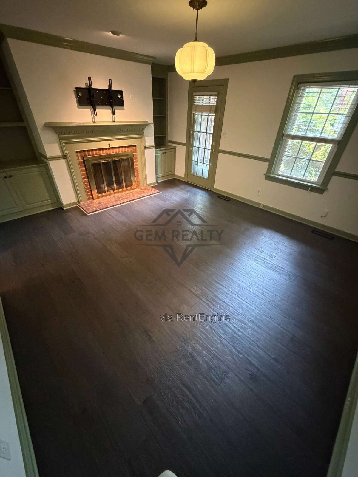 Charming 4-Bed Townhouse Retreat on College Avenue – Spacious 1932 Sq Ft in Fredericksburg! property image