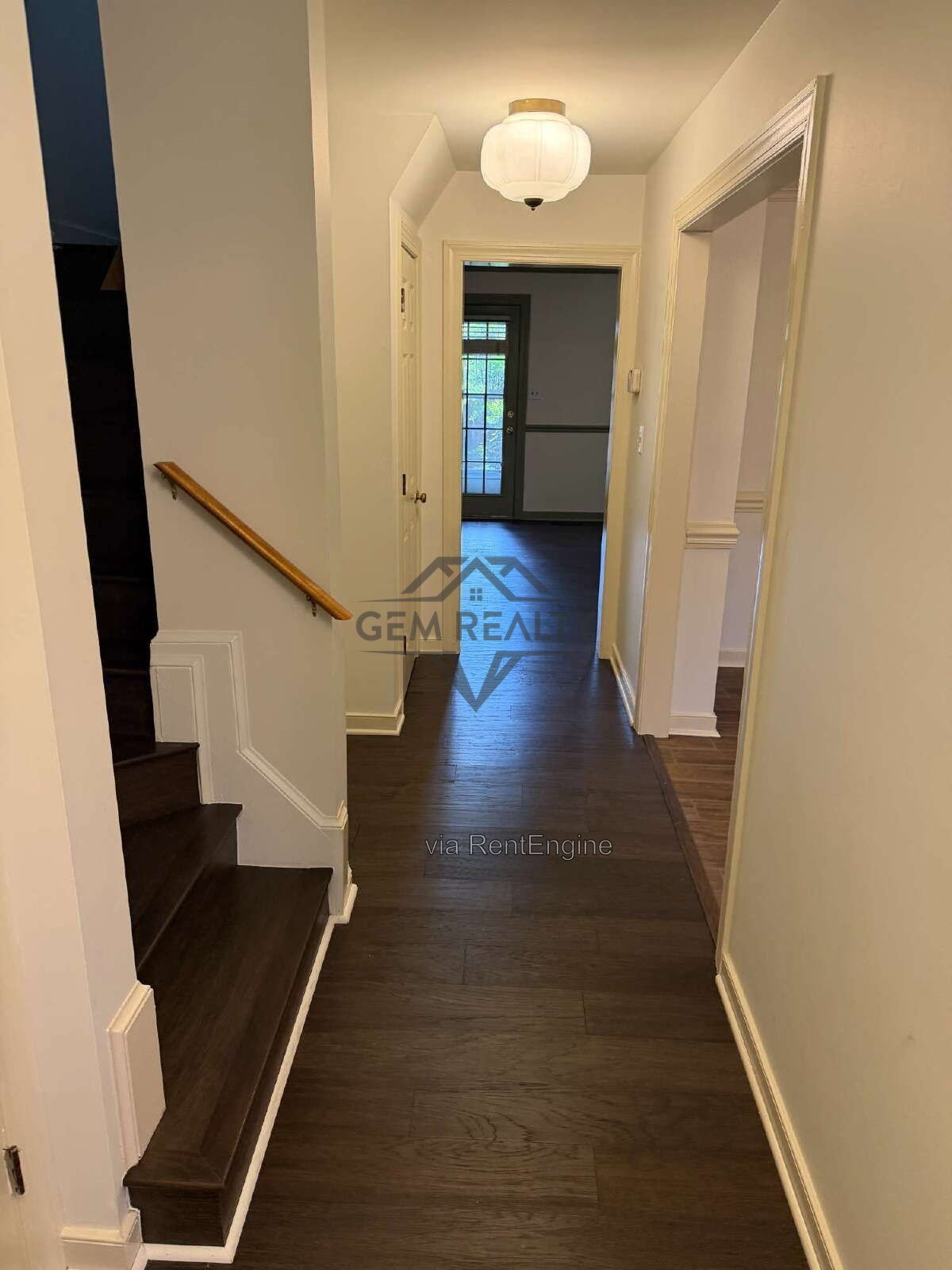 Charming 4-Bed Townhouse Retreat on College Avenue – Spacious 1932 Sq Ft in Fredericksburg! property image