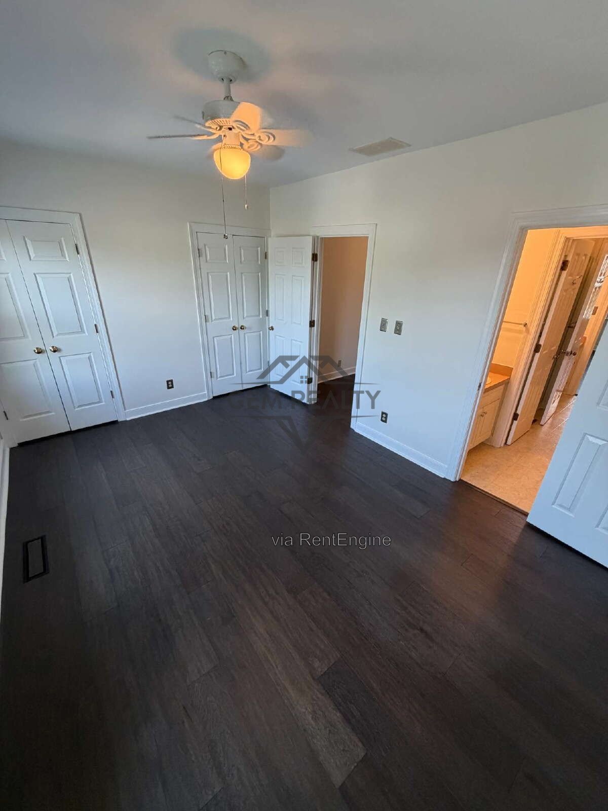 Charming 4-Bed Townhouse Retreat on College Avenue – Spacious 1932 Sq Ft in Fredericksburg! property image