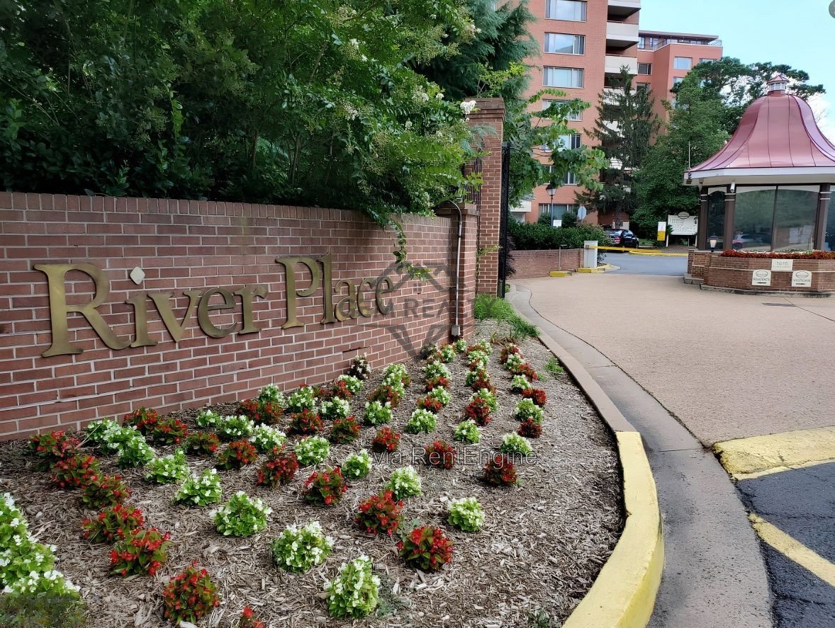 Charming Studio in River Place West – Arlington, VA property image