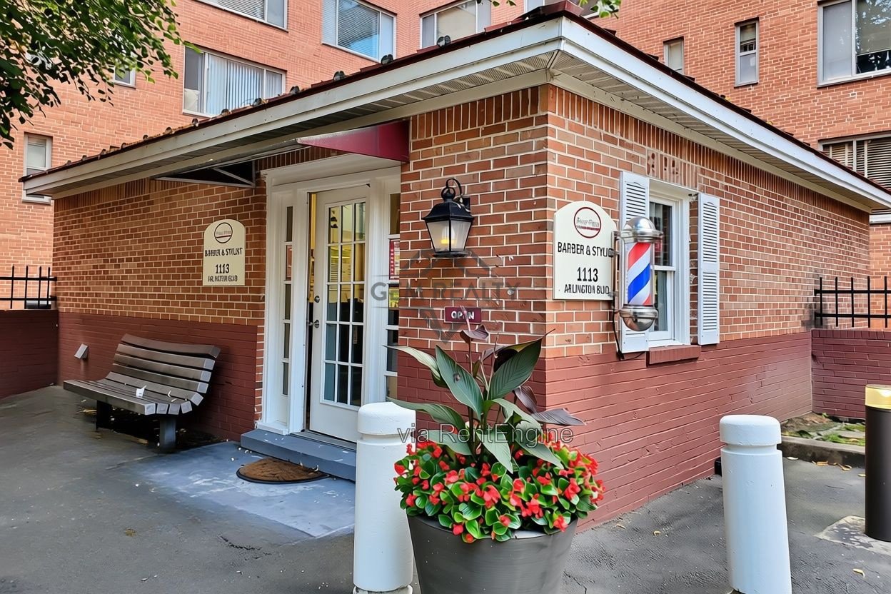 Charming Studio in River Place West – Arlington, VA property image